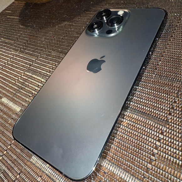 Apple iPhone 13 Pro 1 TB - Picture 1 of 9